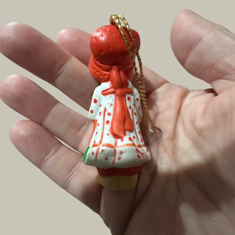 WWA‎ Inc Girl Figurine Ornament Red Green Patchwork Dress Sun Bonnet Vintage